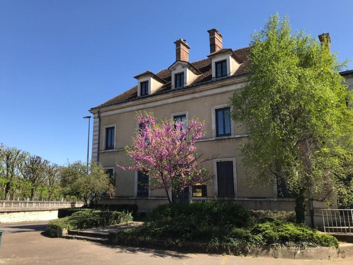 Charme Plein Coeur Auxerre - Parking Prive Apartment Bagian luar foto