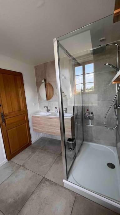 Charme Plein Coeur Auxerre - Parking Prive Apartment Bagian luar foto
